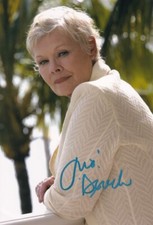 JUDI DENCH signed Autogramm 20x30cm JAMES BOND in Person autograph
