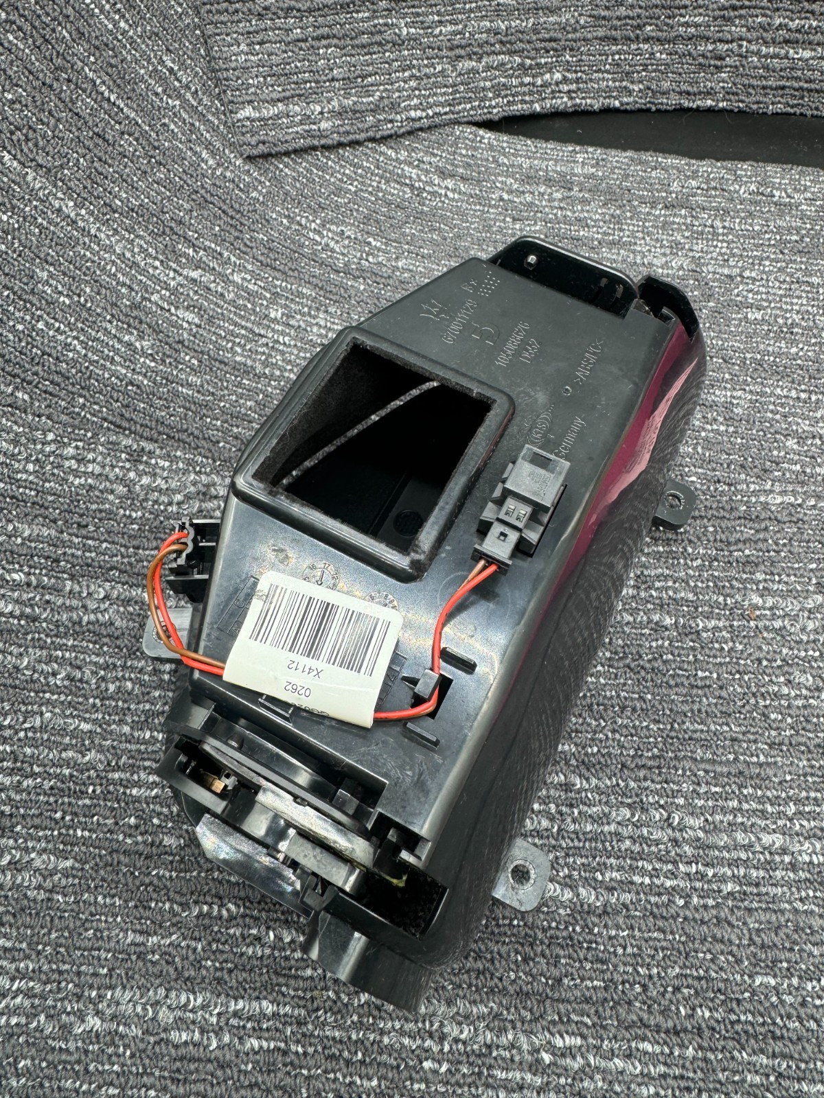 New OE 2014-2024 Maserati Ghibli Center Console Storage Tray / Phone Holder