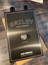 JHS PEDALS SMILEY 1969 LONDON EFFECT FUZZ PEDAL. BRAND NEW. TESTED AND IS MINT