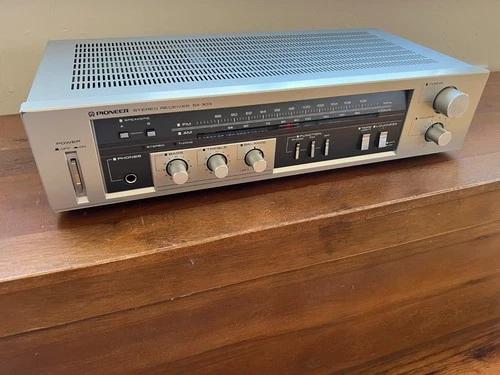 Vintage Pioneer SX-303 Stereo Receiver