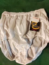 VTG Warner's Perfect Measures White 100% Nylon W/ Lace Soft Silky Panties Sz 8