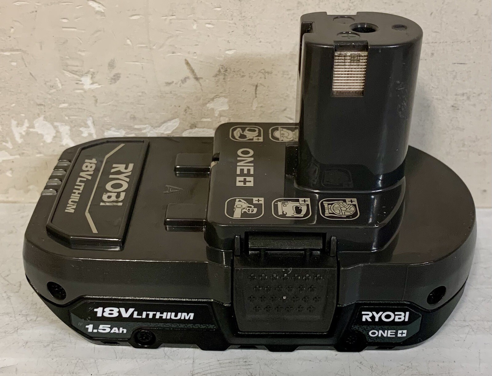 (1) Ryobi 18Volt 23 Gauge Pin Nailer P318 1.5Ah Battery PBP002 and a