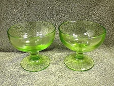 VINTAGE GREEN DEPRESSION GLASS DISH ICE CREAM DESSERT COMPOTE CLEAR STEM SHERBET