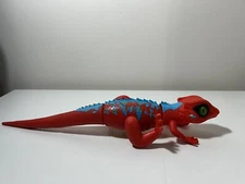 Robo Alive Red Blue Lurking Lizard Battery Operated Robotic Zuru