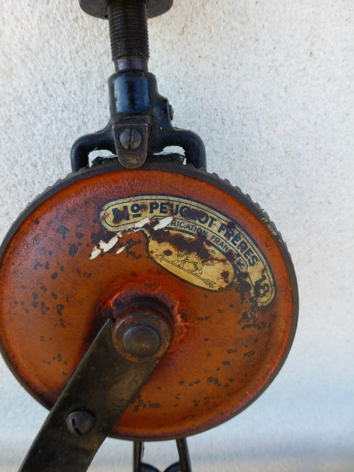 Ancienne CHIGNOLE PERCEUSE PEUGEOT FRERES OUTIL ANCIEN ART POPULAIRE METIER - Photo 2/4