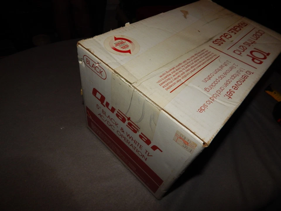 Vintage NOS Quasar XP1477BE 5" Black & White AC/DC TV Estate Find - Image 2 of 4