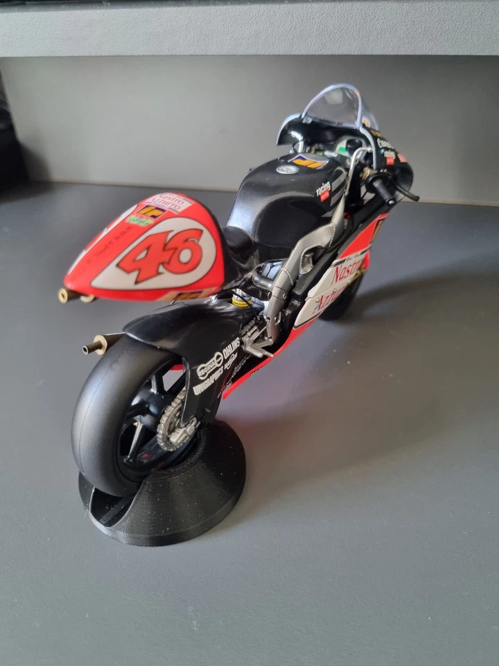 Minichamps 1/12 GP250 Motorcycle STAND . APRILIA ROSSI ETC - Image 3 of 4