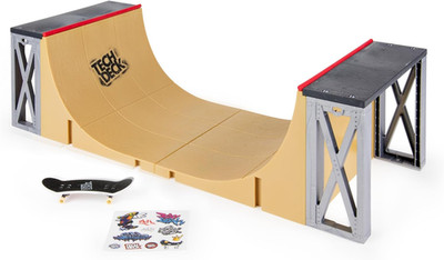 Ultimate Half-Pipe Ramp and Exclusive Primitive Pro Model Finger