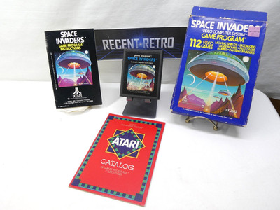 Space Invaders (Atari 2600, 1980) Complete with catalog Tested and working