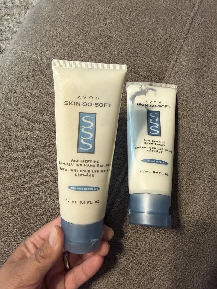 Refinador de manos y crema de manos exfoliante Avon Skin So Soft Age Defying Foto 2 de 4