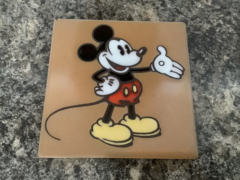 VINTAGE DISNEY MICKEY MOUSE TILE TRIVET / HOTPLATE BY MASTERWORKS-6"