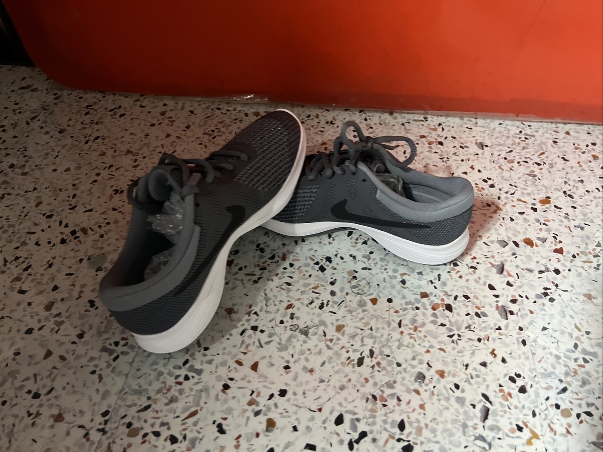 nike boys revolution 4