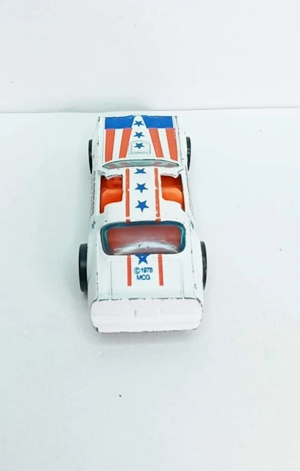 Hot Wheels - ERROR - "VHTF ORANGE INTERIOR" HOTBIRD - The Heroes Captain America - Image 4 of 4
