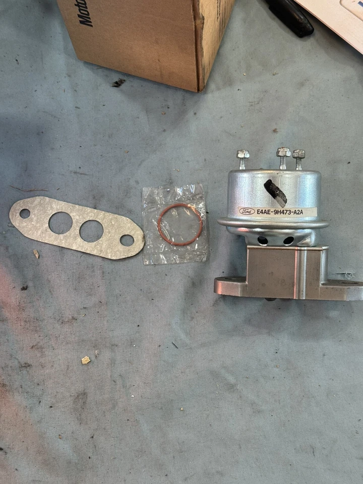 Válvula Motorcraft CX-932-A EGR 1984-1987 Ford Mercury 3,8 L Thunderbird Cougar Nuevo de Lote Antiguo Foto 2 de 4