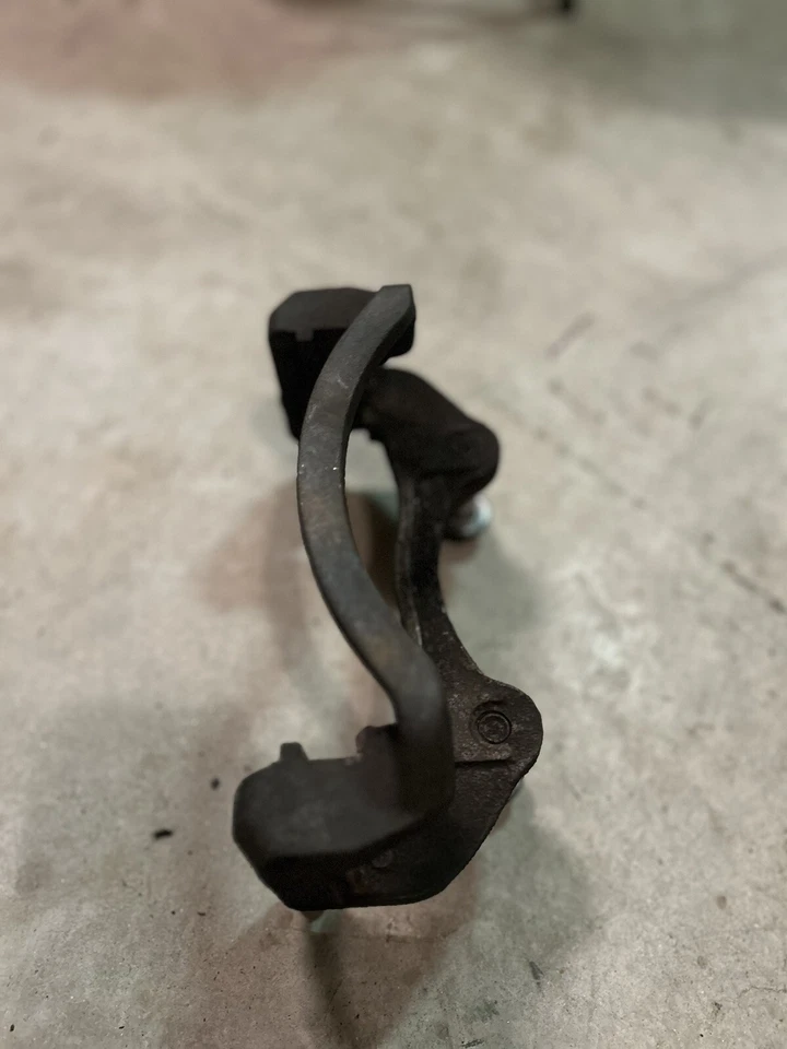 Soporte pinza freno 15851354 para CTS 2008 2009 2010 2011 2012 2013 2014 Foto 2 de 4