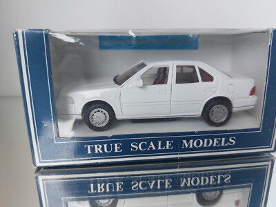 AHC Nissan Maxima in weiß 402 in Box 1:43