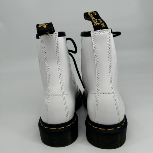 Stivali casual Dr. Martens donna 5 1460 bianchi mono pelle verniciata stringati - Foto 4 di 10