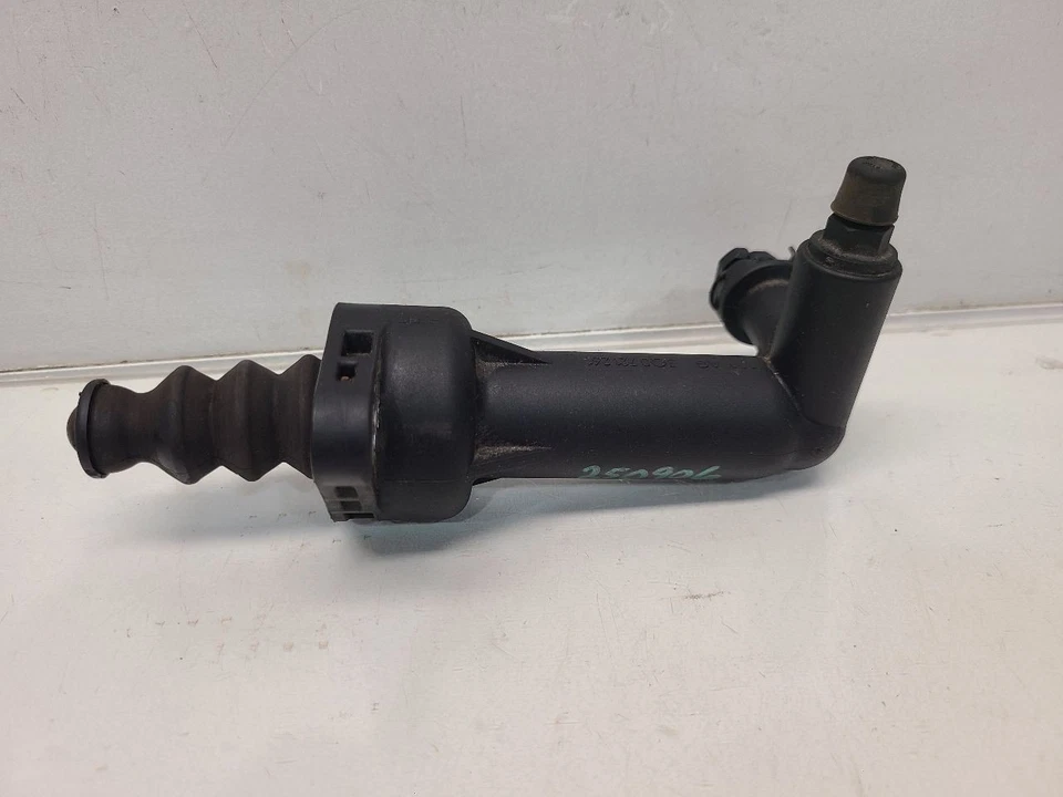 Volkswagen Jetta 2012-14 (2,0 L/MT) embrague cilindro esclavo Foto 3 de 4