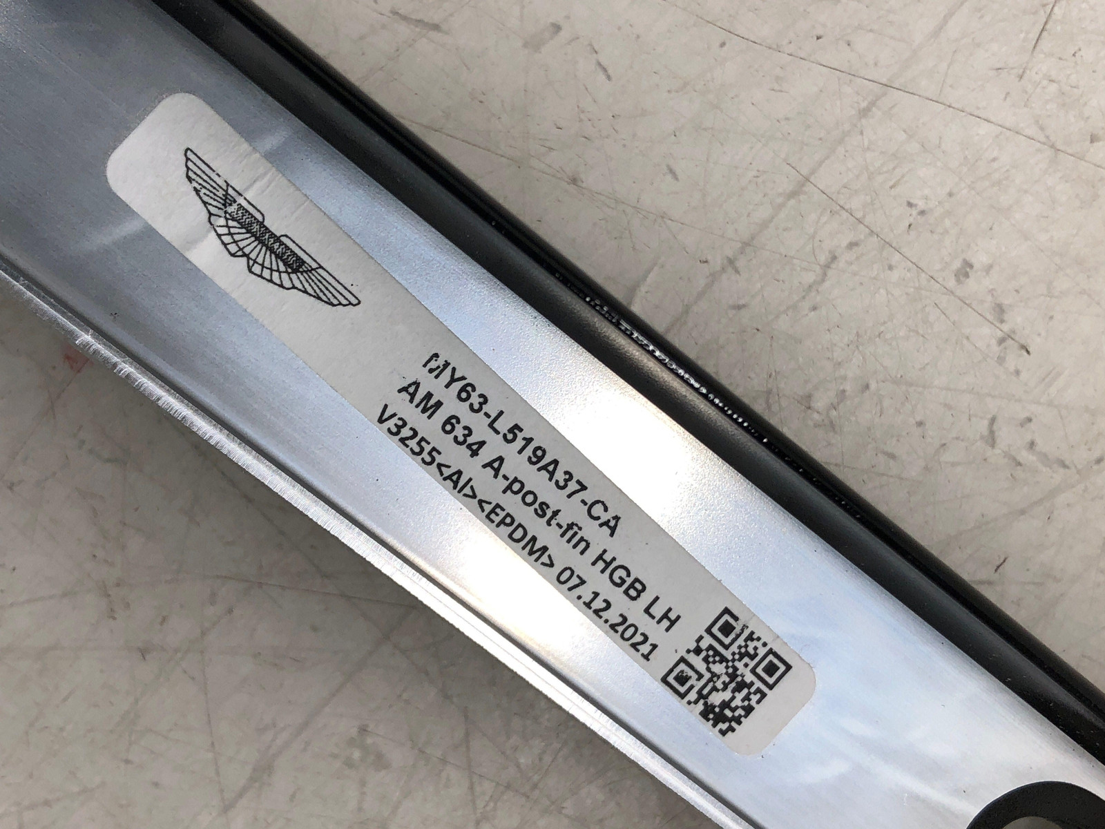 2020-2023 ASTON MARTIN VANTAGE LEFT A-PILLAR FINISH PANEL GLOSS MY63-L519A37-CA