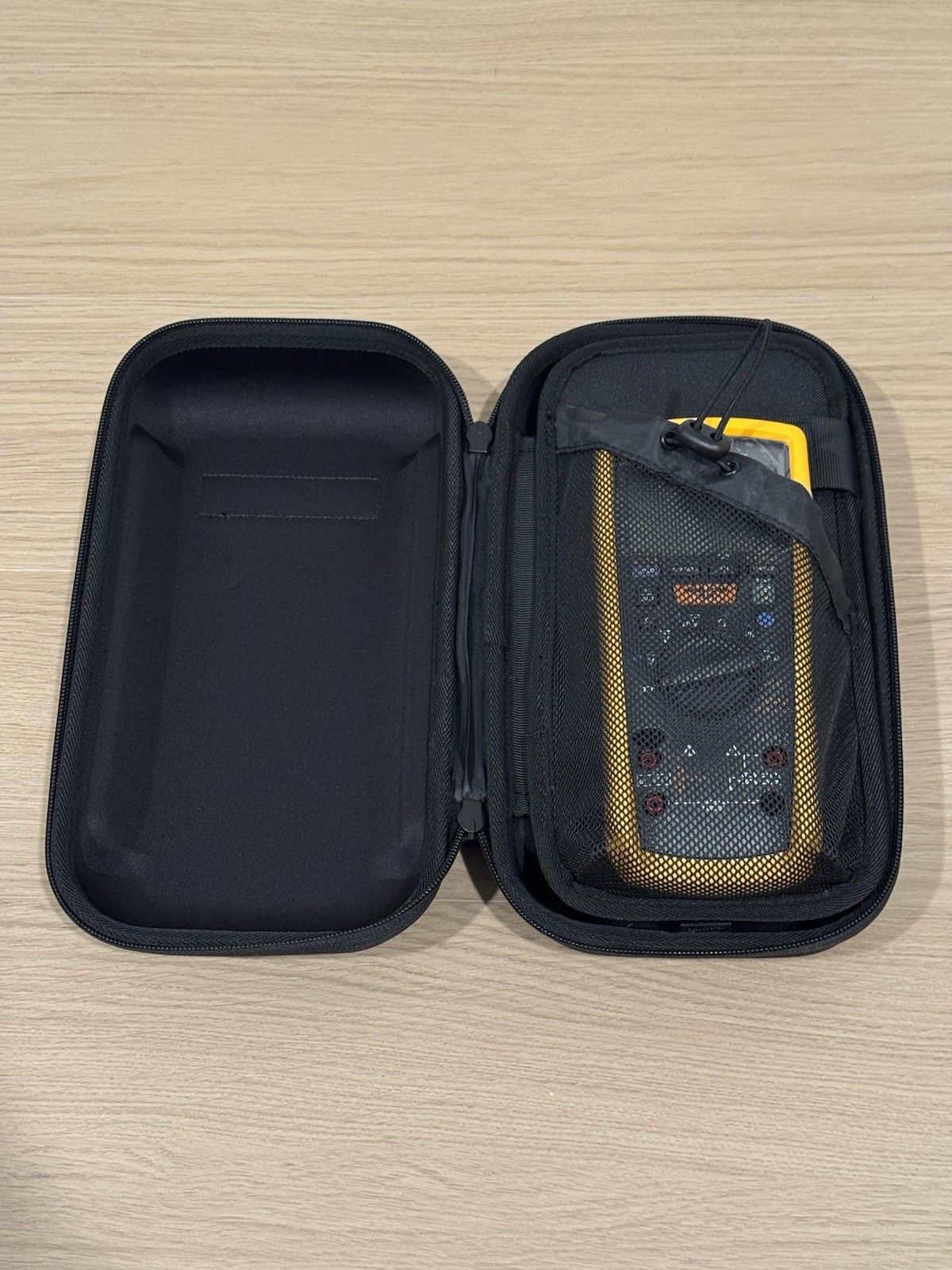 BRAND NEW -  Fluke 1587 FC Digital Insulation Multimeter 1000V with Fluke Leads