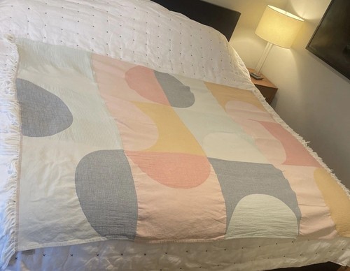 TEXTEIS PENEDO 100% Cotton Throw Coverlet 55”x69” Pastel Geometric Style - Picture 1 of 10