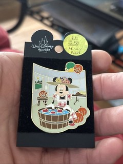 LE 250 Disney Pin ✿ Minnie Pearl Bobbing Apples Halloween Pumpkin 2006