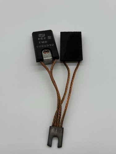 SPAZZOLA MOTORE NATIONAL CARBON 9096992 DE2EMD / DE2 EMD 5/8" X 1" X 2" NOS - Foto 2 di 7