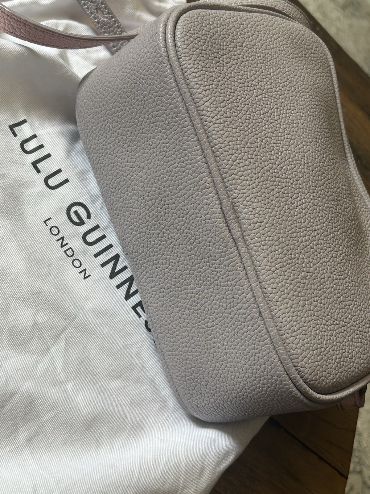 Lulu Guinness Grey Pebbled Leather Crossbody Bag Gold Lip Hardware Logo image 5