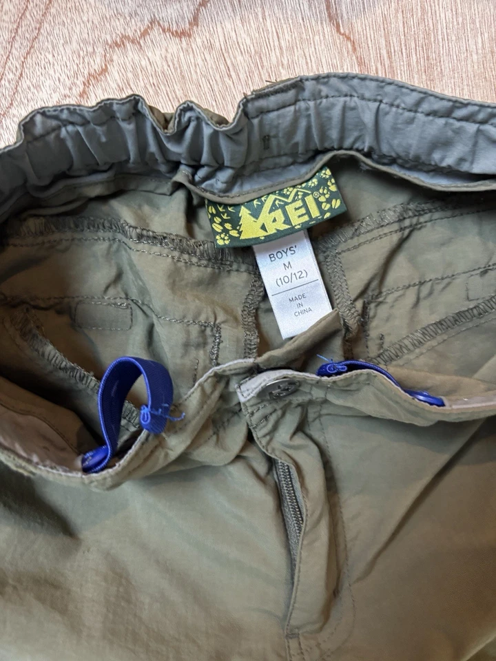 Pantalón REI Niño Grande Juvenil 10/12 Cremallera Convertible Carga Ajustable Cintura Verde Foto 3 de 4
