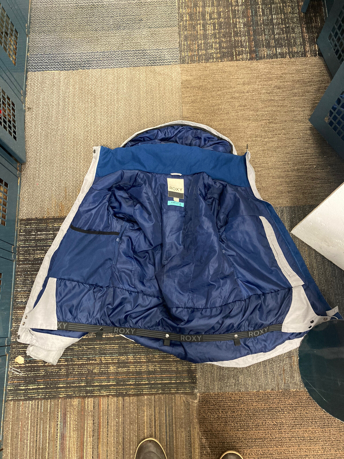 Roxy Dry flight technology￼ Ski Snowboard Jacket … - image 2