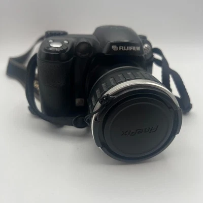 Fujifilm FinePix S5600 Digital Bridge Camera 5.1MP 10x Zoom + Case Tested