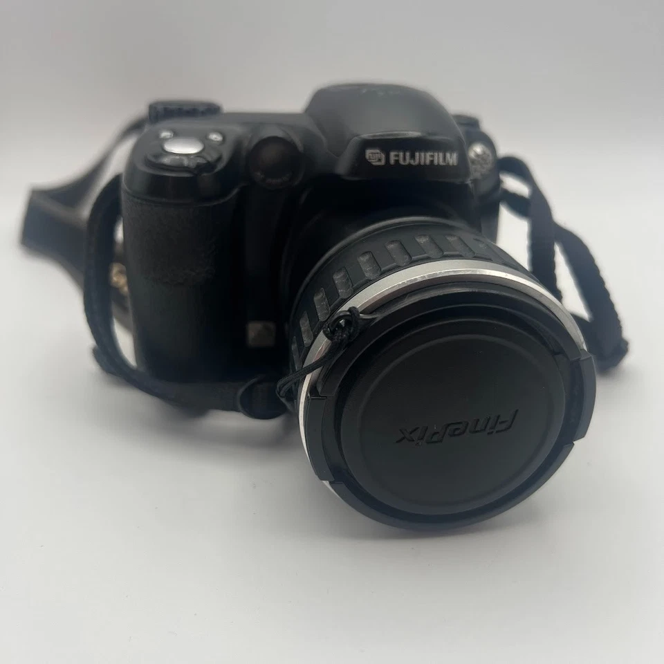 Fujifilm FinePix S5600 Digital Bridge Camera 5.1MP 10x Zoom + Case Tested, photo 1 of 5