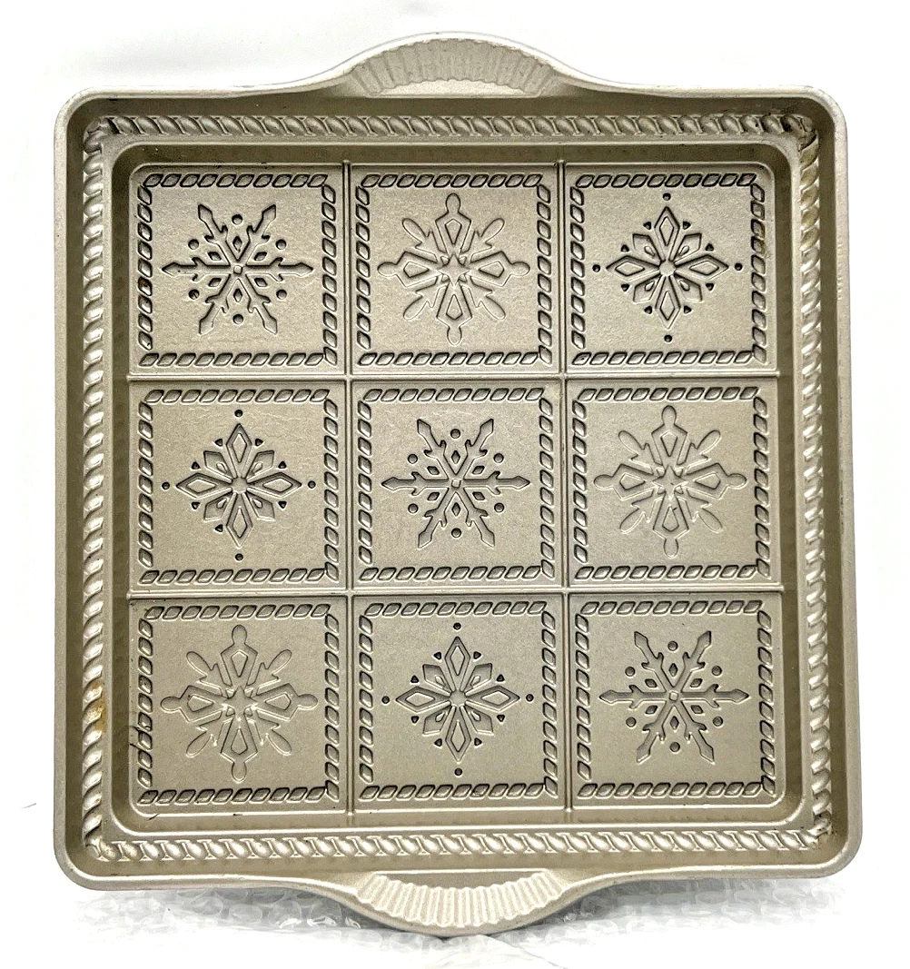 NORDIC WARE SQUARE SHORTBREAD BAKING PAN 9-1/4" SNOWFLAKE LIGHTLY USED