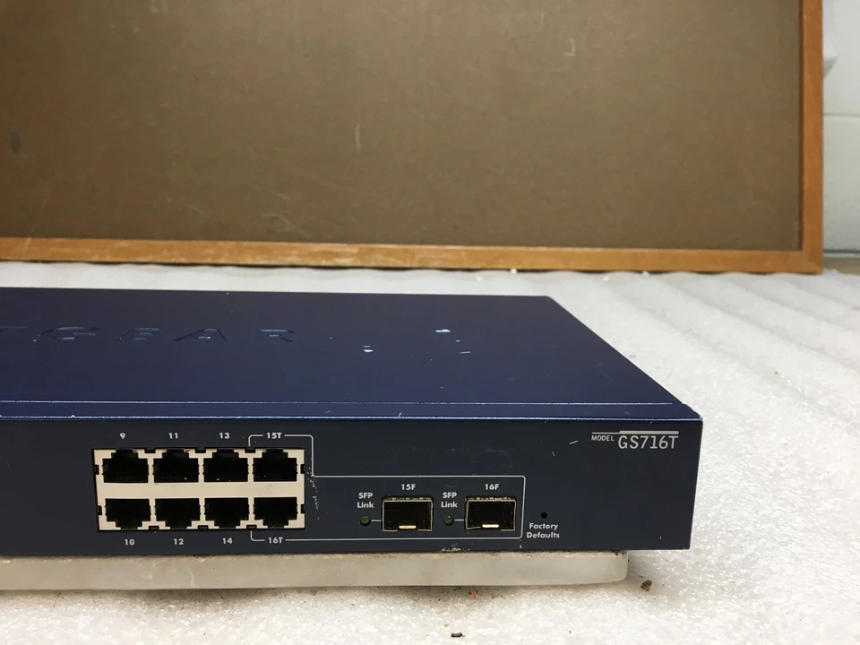 Netgear ProSafe GS716T 16-Port Gigabit Smart Ethernet Switch - Image 3 of 4