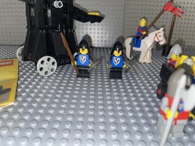 Vintage Castle LEGO Lot - 6030 Catapult and set 677, 6021 - 100% Complete 3 sets