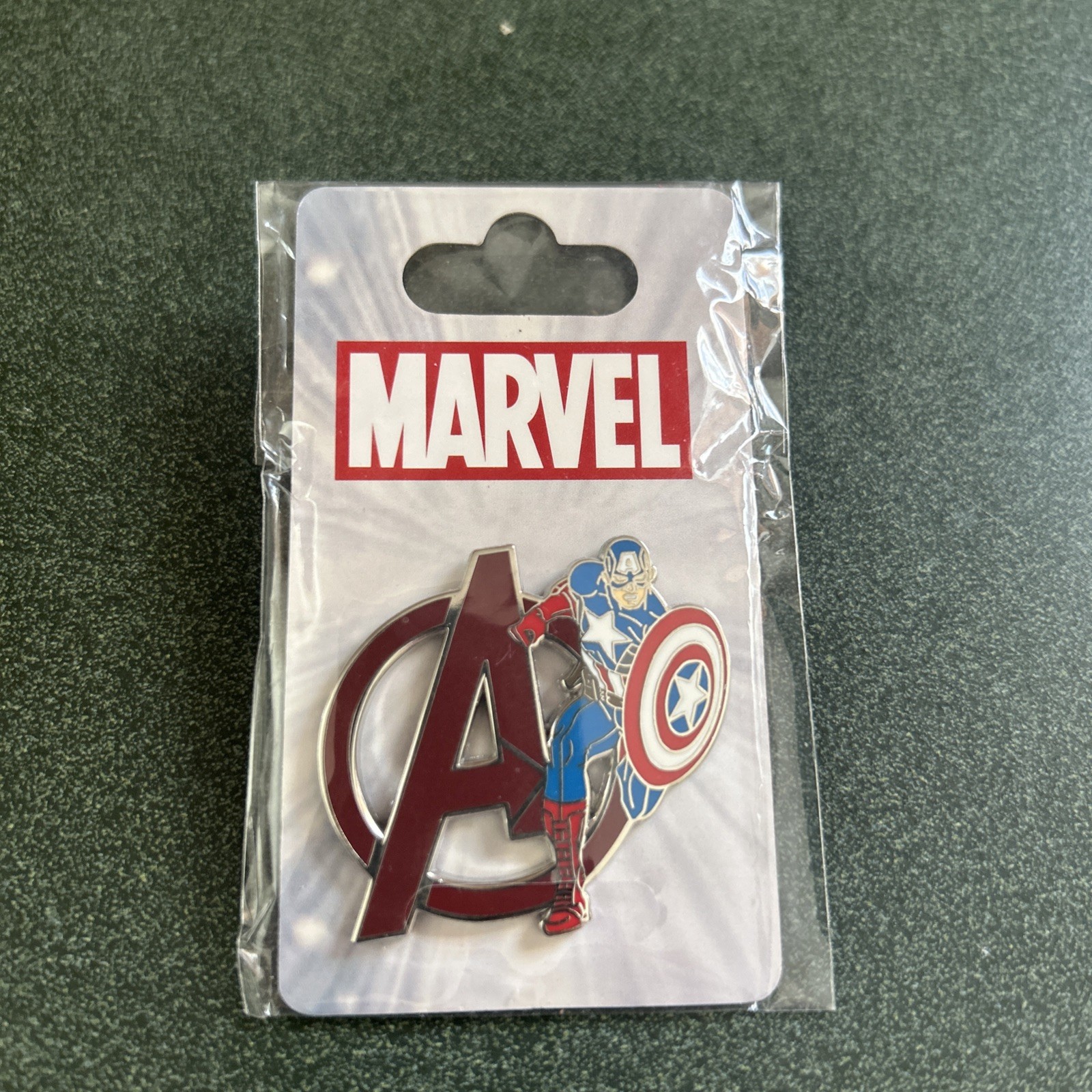 Trading Pin - Disney Disneyland Park - Marvel Avengers Captain America Logo NEW