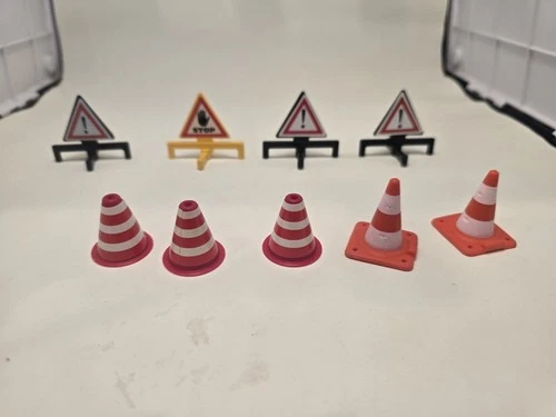 Playmobil Vintage Road Signs • Four Road Signs and 5 cones