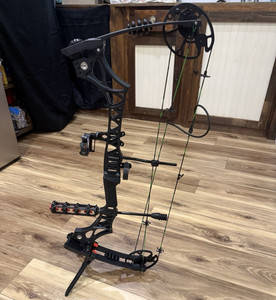 Centwy Max 7 Compound Bow 70lb Black Package w/ Soft Case & Arrows