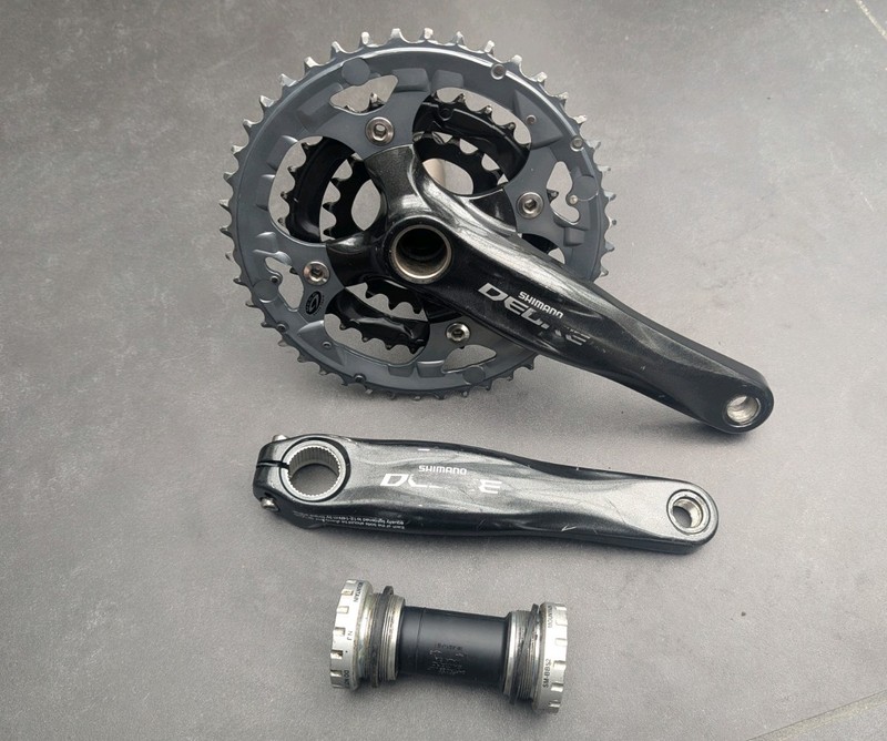 Shimano Deore FC-M590 3x9 Chainset Crankset - with BB52 - Hollowtech - 9 Speed