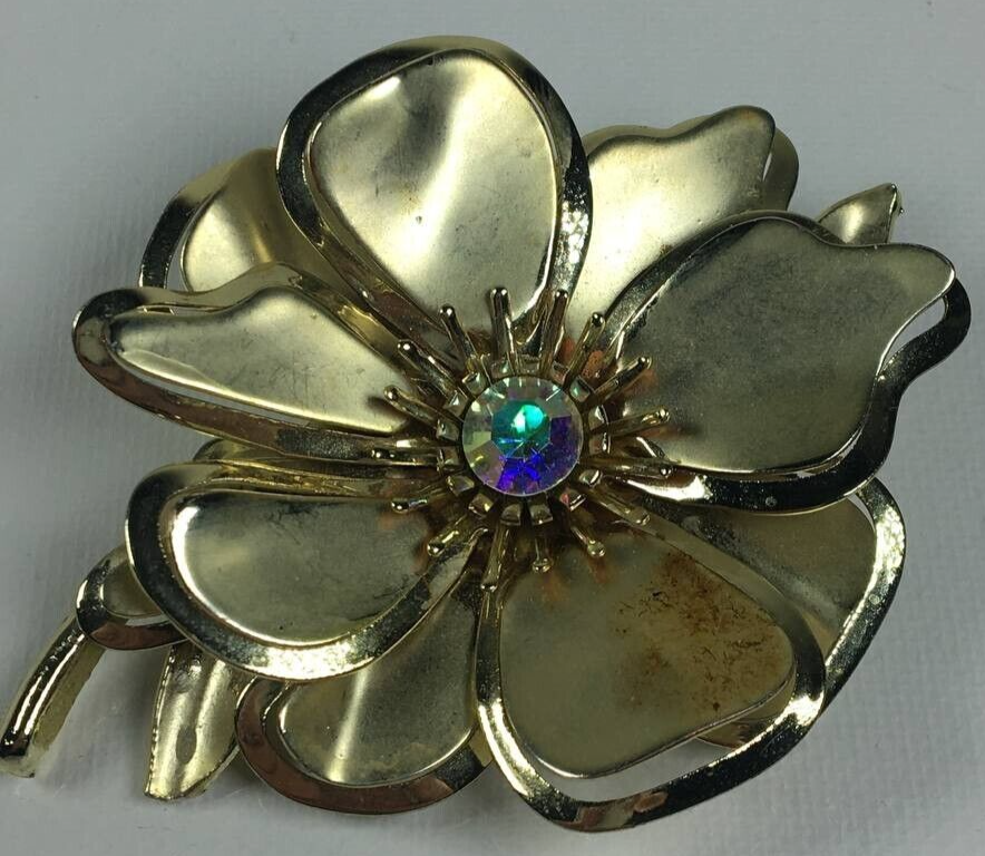 Vintage Golden Flower Shape Brooch Pin Womens Accessories Jewelry