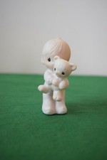Precious Moments Figurine E-9278 "Jesus Loves Me" Mint in original box.