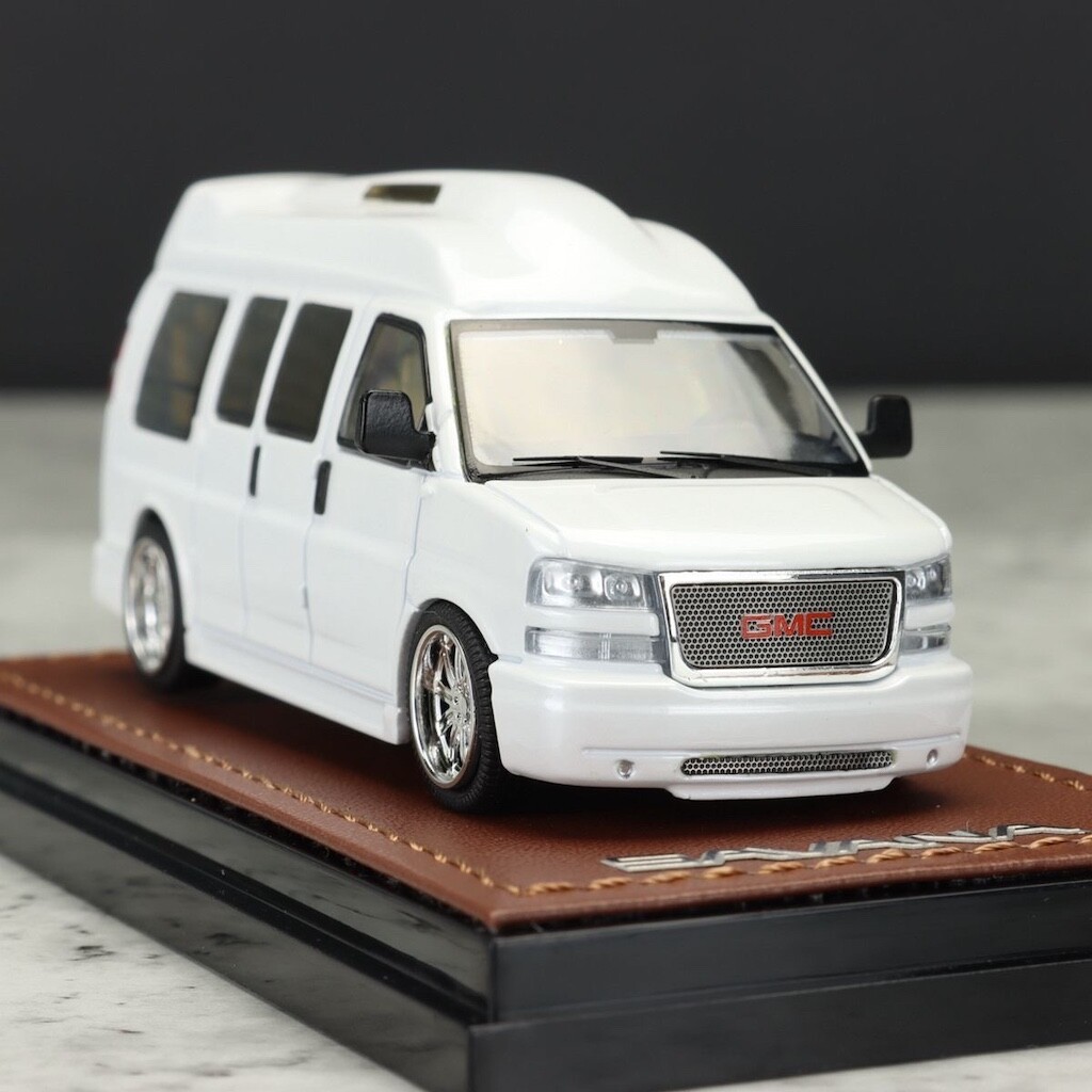 GB GOC 1:64 White GMC Savana Cutaway Van MPV RV Model Diecast