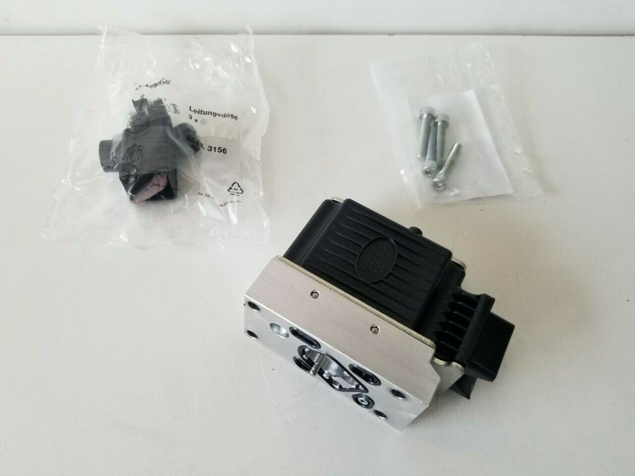 SU 11166824 Danfoss Proportional Coil PVEH 32 (S4) 11-32 Volt DC. with Passive  Fault Monitoring. Replaces Old Part Number 157B4並行輸入 【信頼】