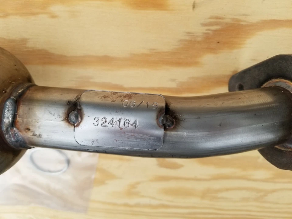 Convertidor catalítico de ajuste directo Pacesetter 324164 para Nissan Frontier/Xterra 3,3 L Foto 2 de 4