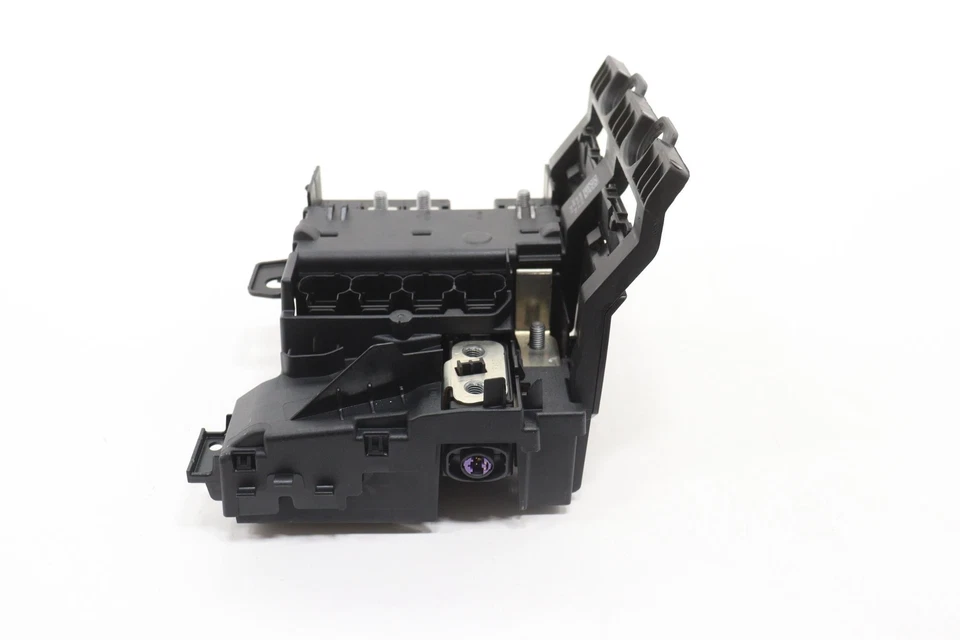 2018 - 2021 BMW X3 G01 REAR TRUNK POWER DISTRIBUTOR JUNCTION POINT OEM 6841701 - Image 2 of 4