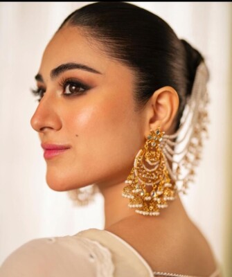 SARA KHAN Ohrringe & Tikka Set mit Babhubali Style Sahare Braut/Partymode (E212)