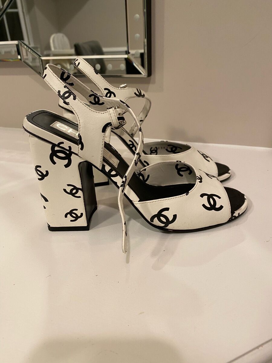 Sold Out Chanel White Black Lambskin CC Logo Strap Block Sold Out Chanel White Black Lambskin CC Logo Strap Block