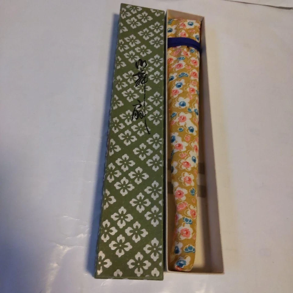  Traditional Japanese Dance Fan Maiougi White Silver Pattern 29.3cm With Case  - Image 4 of 4