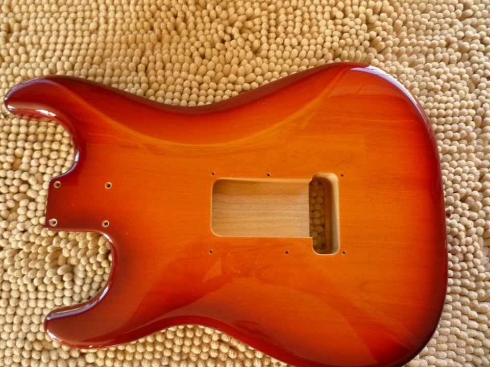 Подлинный корпус Fender Player HSH Stratocaster Strat состаренный вишневый всплеск плюс верх - Изображение 4 из 4