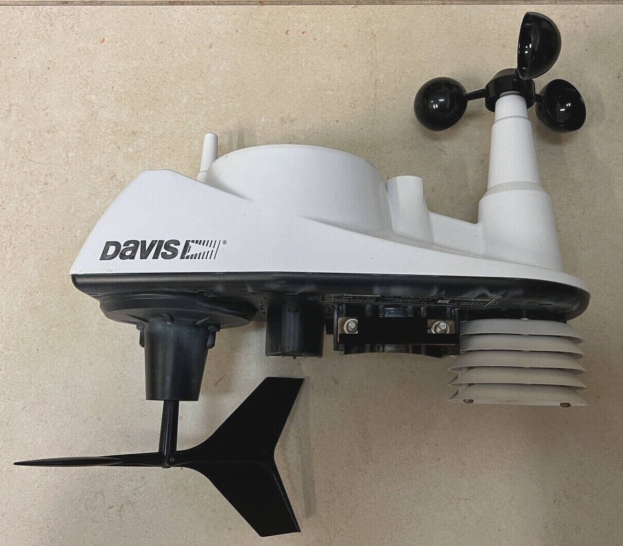 DAVIS VANTAGE VUE 6250 WEATHER STATION - MOUNTING BRACKET & BATTERIES INCLUDED -